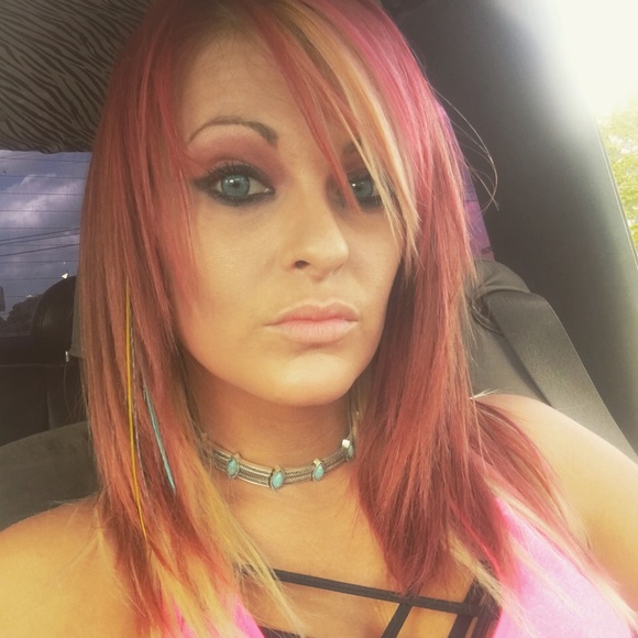 Meet your Posher, Kristen/mad hatter - Picture 3 of 3